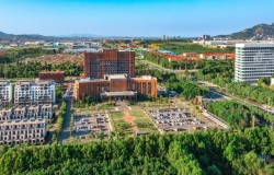 青島大學附屬日照醫院/日照心臟病醫院新年賀詞|任重道遠，更需策馬加鞭