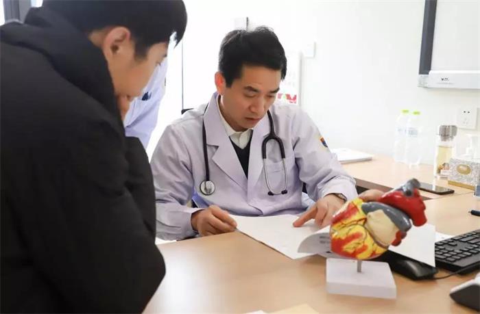 本周四！！國內心律失常知名專家張建強出診！提前預約減少等待時間奧！